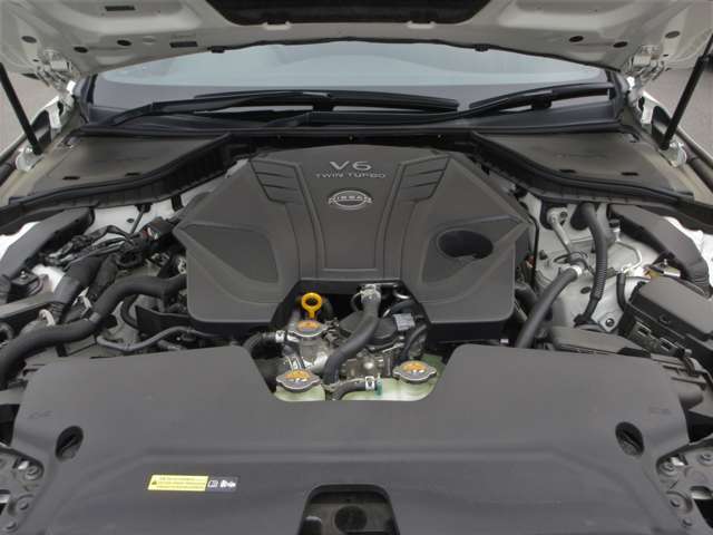 NISMOの先端でのレース活動のノウハウを結集し、VR型3.0L V6ツインターボ エンジンを専用チューニング