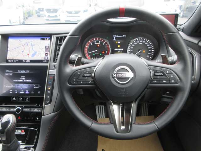 NISMO専用本革巻ステアリング（レッドセンターマーク付）