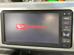 【純正ナビ】人気の純正ナビを装備。オーディオ機能も充実しており、Bluetooth接続すればお持ちのスマホやMP3プレイヤーの音楽を再生可能！毎日の運転がさらに楽しくなります！！