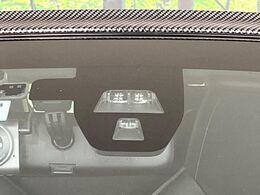 【シティブレーキアクティブシステム】低速走行中に前方の車両等を認識し、衝突しそうな時は警報とブレーキで衝突回避と被害軽減をアシスト。より安全にドライブをお楽しみいただけます。