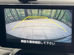 【バックカメラ】駐車時に後方がリアルタイム映像で確認できます。大型商業施設や立体駐車場での駐車時や、夜間のバック時に大活躍！運転スキルに関わらず、今や必須となった装備のひとつです！