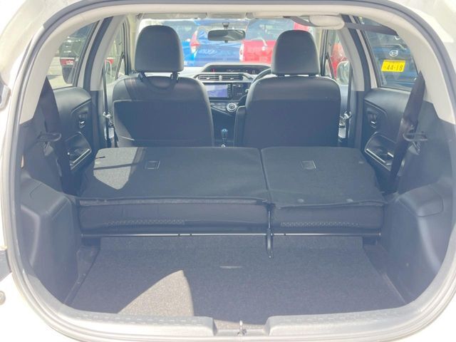 普段のお買い物や通勤、送迎等に十分な荷室スペースを確保しております。セカンドシートを倒すと、大きな荷物の積載も可能です♪