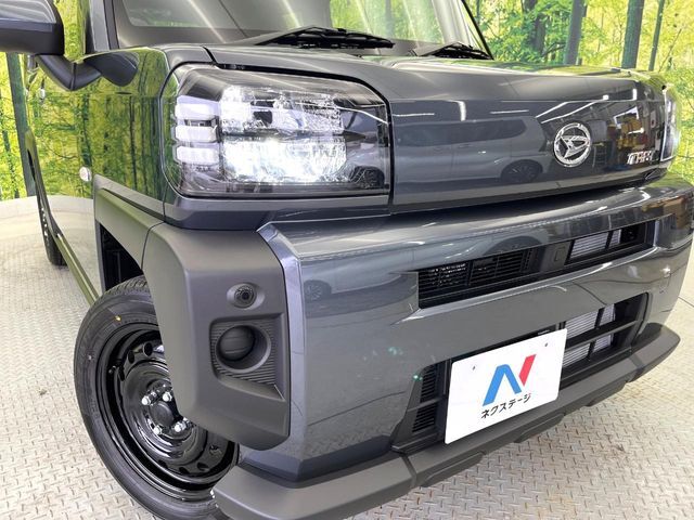 【LEDヘッドライト】悪天候や夜間走行時も良好な視界を確保し安心して運転できる高輝度LEDヘッドライトを装備！点灯速度が早く、消費電力も抑えられています。