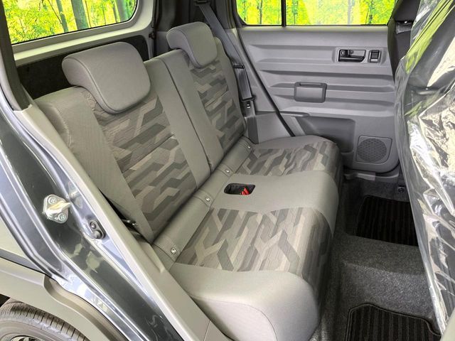 高品質なオリジナルフロアマットもオプションにてご用意しております。お好きなデザインやカラーをお車に合わせて選んでいただくことができます♪