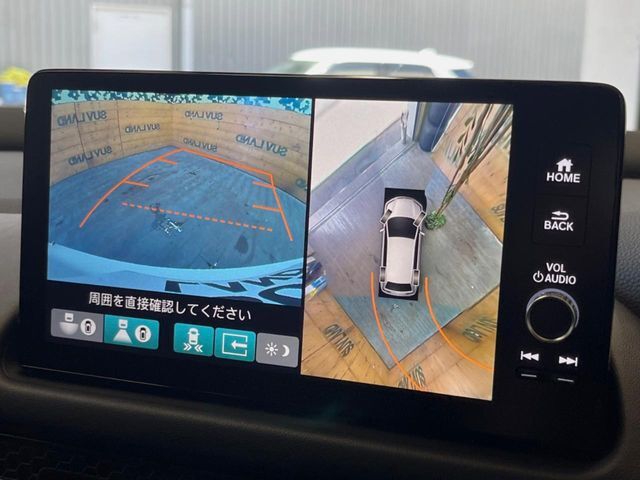 【マルチビューカメラシステム】専用のカメラにより、上から見下ろしたような視点で360度クルマの周囲を確認することができます☆死角部分も確認しやすく、狭い場所での切り返しや駐車もスムーズに行えます。