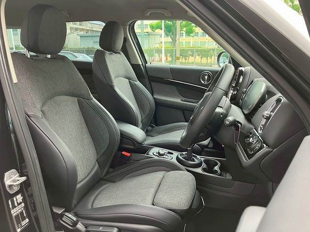車内もキレイで嫌な臭いもありません！ご納車後の臭いが付きにくくなる「空気触媒コーティング」もご用意しております。愛車を大切に乗って頂く、お子様がいらっしゃるお客様にご好評いただいております。