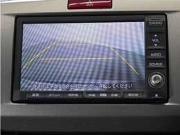 ◆バックカメラ◆リバースにするだけで映ります、後方の安全確認や、狭い駐車場での車庫入れ、雨の日や夜間など視界の悪い時に便利です！安全にバックする為には欠かせない装備です。