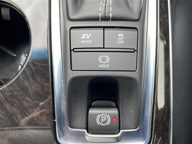 【オートブレーキホールド機能】信号待ちや渋滞、坂道などでの停車時に、ブレーキペダルから足を離しても自動的に停車状態を保持してくれます！