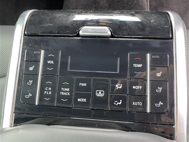 【　後席エアコン　】後席にもエアコンがついておりますので、車内全体を快適な温度に調節いただけます♪