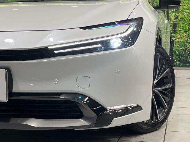 【LEDヘッドライト】悪天候や夜間走行時も良好な視界を確保し安心して運転できる高輝度LEDヘッドライトを装備！点灯速度が早く、消費電力も抑えられています。