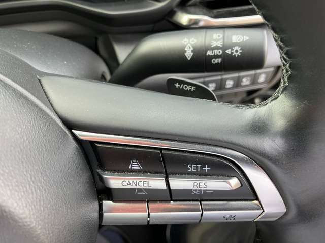 全車速追従機能付(MRCC)アクセルを離しても前方の車に合わせて走行ができます。