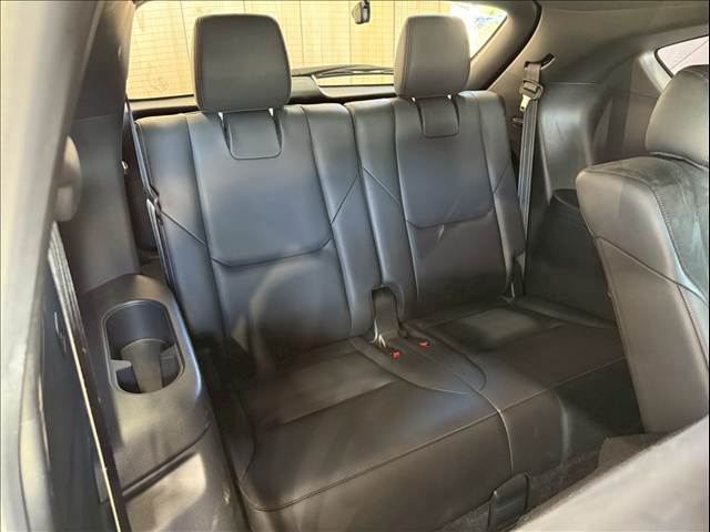 3列シート、7人乗り仕様になります。多人数でのドライブも快適です！