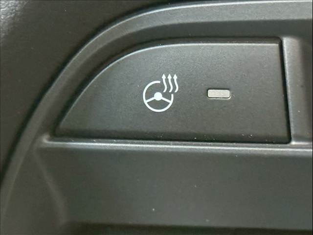 【ステアリングヒーター】寒い冬の日にステアリングも温めてくれる便利機能です☆