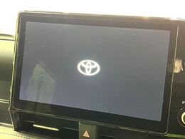 【10.5インチナビ】高級感とインパクトのある大画面ナビを装備。各種オーディオ操作はもちろん、スマホ連携もできる利便性の高いナビです♪