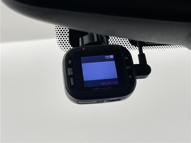 【ドライブレコーダー】映像・音声などの運転中の記録を残します。事故などを起こした起こされた時の証拠になりえますので、もしも時でも安心ですね。