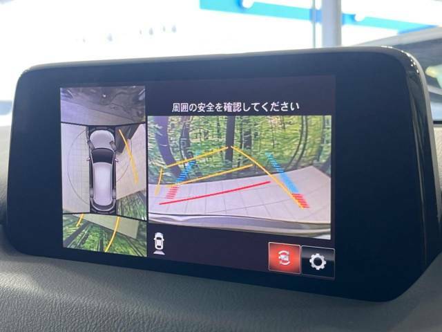【360°ビューモニター】専用のカメラにより、上から見下ろしたような視点で360度クルマの周囲を確認することができます☆死角部分も確認しやすく、狭い場所での切り返しや駐車もスムーズに行えます。