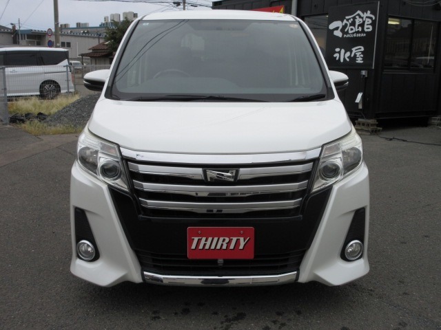 ■外装正面■　当店のこだわりは何と言っても4WDの中古車を多数揃えている事です。