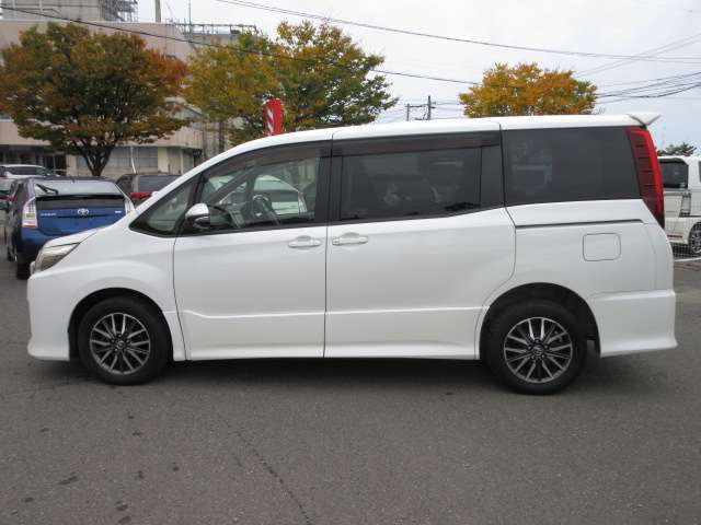 ■外装左側■　ハイパーなガラスコーティングまでは要らないけど、洗車の時は楽したい！　そんなあなたにマイルドガラス系コーティング！鉄粉除去付きガラス系コーティング！