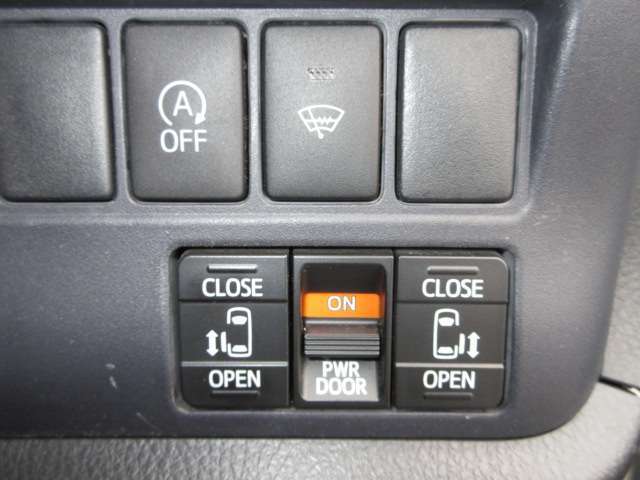 ■装備■アイドリングストップ、ワイパーデアイサ、両側パワースライドドア