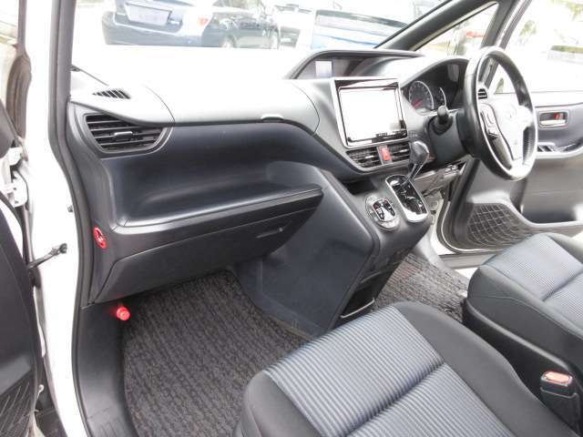 ■　助手席　■　オゾンの力出で車内を除菌・消臭＆特別仕様のルームクリーニング！！　小さなお子様がいらっしゃるお客様におすすめのオプションです。