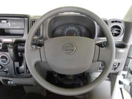 ステアリングスイッチは手元で操作しますので便利です、安全性も高いですね！