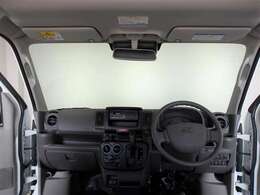 天井も高く、ゆったりとした室内空間♪リラックスして運転ができます。