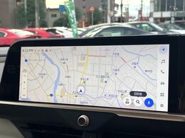 【12.3インチディスプレイオーディオ】スマートフォンと連携が可能な大画面ディスプレイオーディオです。スマートフォンのナビ機能を使用したり、Bluetooth接続で音楽もお楽しみいただけます！