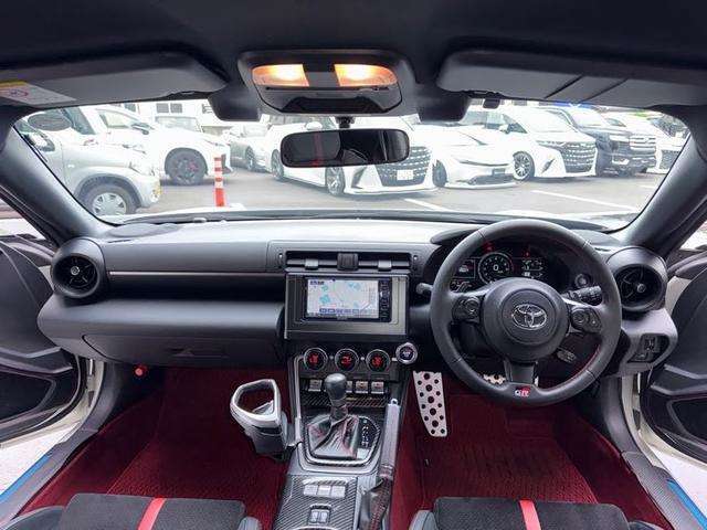 TOYOTAGR86！大変お得な特選車が入庫いたしました！内外装ともに状態は非常に良好！走行距離約2万5千キロとまだまだ現役！一点物ですので気になる方はお早めにお問合せくださいませ！