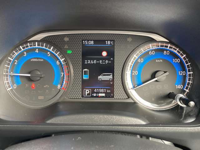見やすいメーターパネル！車両の情報が一目でわかります。