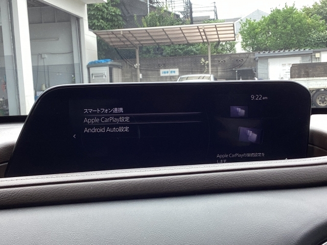 Apple Carplay・Android Autoでマツダ コネクト（コマンダーコントロール）でスマートフォンを操作して、通話、音楽を聴いたり、マップで目的地を調べることができます。