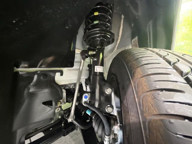 お車を安心してお乗りいただく為には、足回りの定期点検が欠かせません。サービスサポート（有償保証）では無料点検もご提供しており、安心のカーライフをお過ごしいただけるサポート体制が整っています。