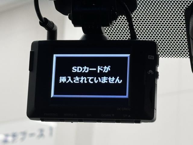 ドライブレコーダー装備してますよ。　思いでの記録や万が一の時の記録にも便利ですね。