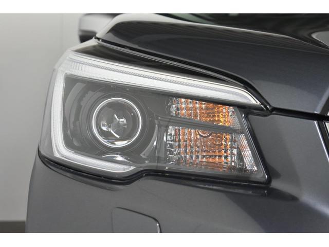 LEDヘッドライトで夜間の運転も安心です