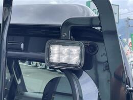 こちらライト・ランプの写真になります。ヘッドライトコーティング（別途料金）で、黄ばんだライトも、復活します。より安全にドライブをお楽しみいただけます。お気軽にお問い合わせください！