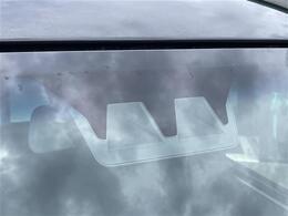 こちらドライブレコーダーの写真になります。昨今、車に必須な装備になってます！万が一があったときにしっかり記録されていると安心です。駐車監視機能がついている機種もありますので、盗難防止にも一役買ってます