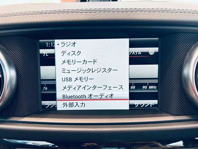 LIBERALAの名前の由来はラテン語で「libera：自由」と「ala：翼」を意味し、それらを組合せた造語です。自由な翼を得て思う存分人生を謳歌して欲しいという願いが込められています。