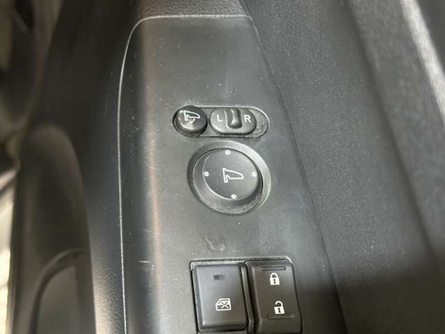 納車前にはスタッフによってピカピカに仕上げてご納車致します。オプションでガラスコーティングなどオススメ品も格安で承ります！