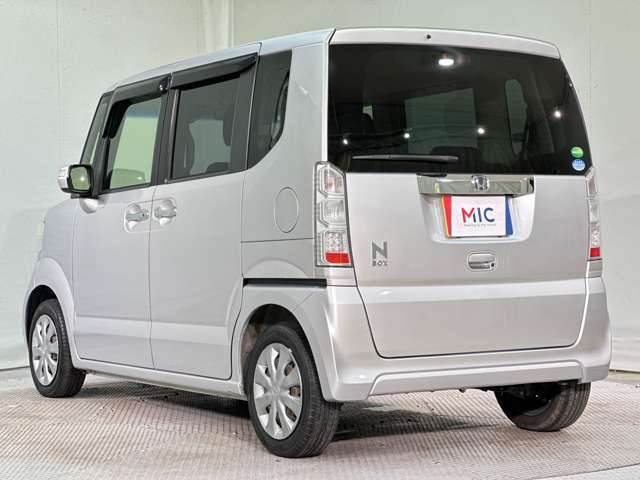 納車前にはスタッフによってピカピカに仕上げてご納車致します。オプションでガラスコーティングなどオススメ品も格安で承ります！