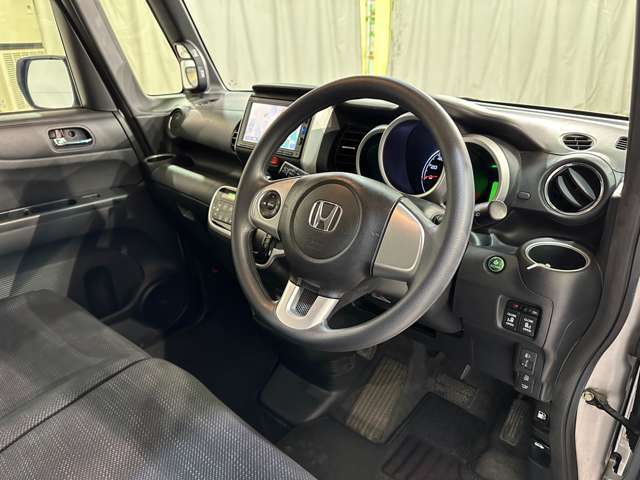 当店のこだわりはズバリ「価格」です。車両仕入れにとことんこだわり、良質な車両を安く取り揃えております。