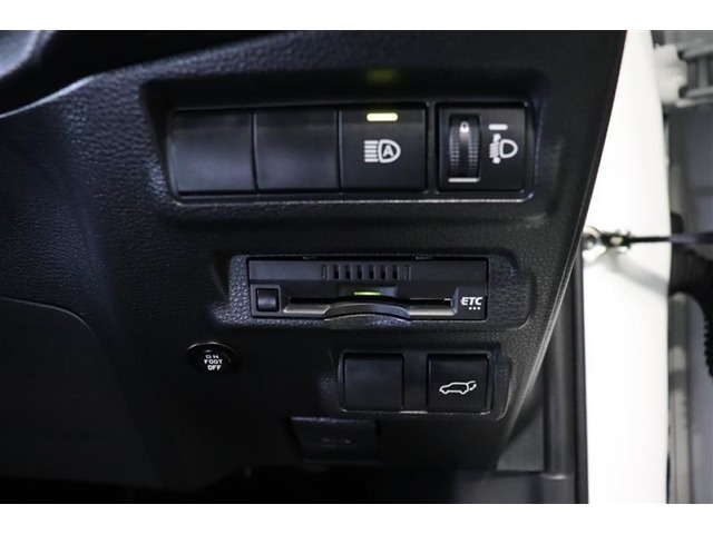 スッキリ装着されたビルトインタイプのETC！高速道路走行の料金所をノンストップで通過できます。※ ETCカードのお申し込みも当社にお任せ下さい！