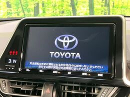 【純正9型ナビ】人気の純正ナビを装備。オーディオ機能も充実しており、Bluetooth接続すればお持ちのスマホやMP3プレイヤーの音楽を再生可能！毎日の運転がさらに楽しくなります！！