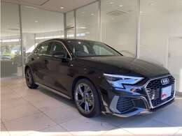 《Audi認定中古車》ならではのクオリティ、高度な訓練・教育を受けたAudi専門のメカニックがご納車前に100項目にも及ぶ精密な点検を行います。