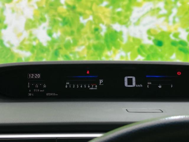 WECARSの展示場では実際に見て、触ってお車をお選びいただけます！知識の豊富な営業スタッフが様々なカーライフをご提案いたします！