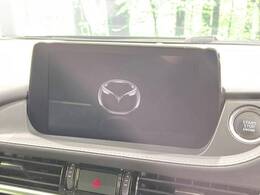 【マツダコネクトナビ】車内の雰囲気にマッチした一体型タイプのナビ。各種車輌設定やBluetooth再生等、様々な機能が楽しめます。直感的なダイヤル操作が可能で、使い勝手も良好です。