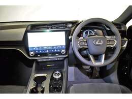 14インチタッチディスプレイオーディオを装備。ナビはもちろん、Apple CarPlayとAndroid Autoに対応しています。