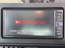 ★純正のナビが装着されております！エンジンをかけた時に、メーカーのロゴが出てくるのがおしゃれです♪