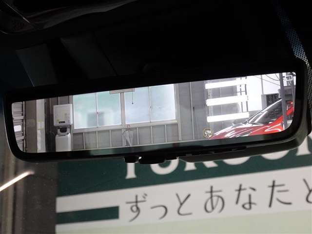 デジタルインナーミラーを装備してます。後部座席の人や大きな荷物で後方の視界を遮られることがありません。
