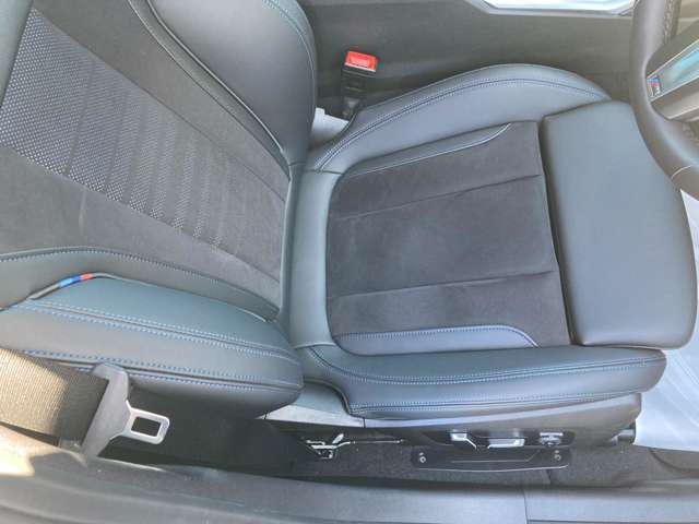 運転席のシートの状態も良好です。