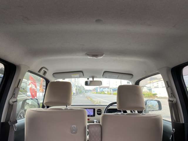 天張りの剥がれや垂れ等もなくキレイな状態です♪清潔感の有る車内となっております♪
