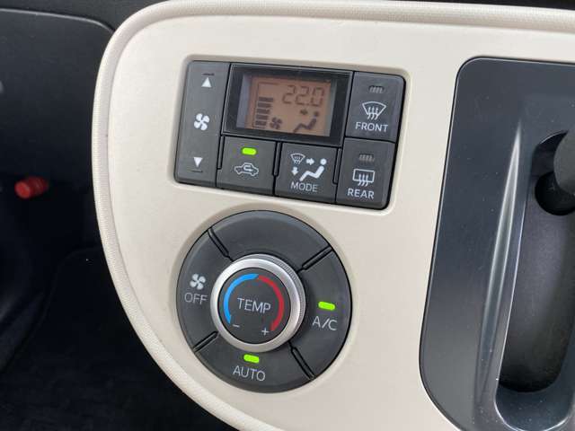 エアコンはAUTOエアコンになっております♪パネルやスイッチ類にキズや汚れ等も無くとてもキレイな状態です♪